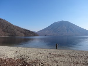 2013年5月5日 中禅寺湖から見る男体山と釣り人